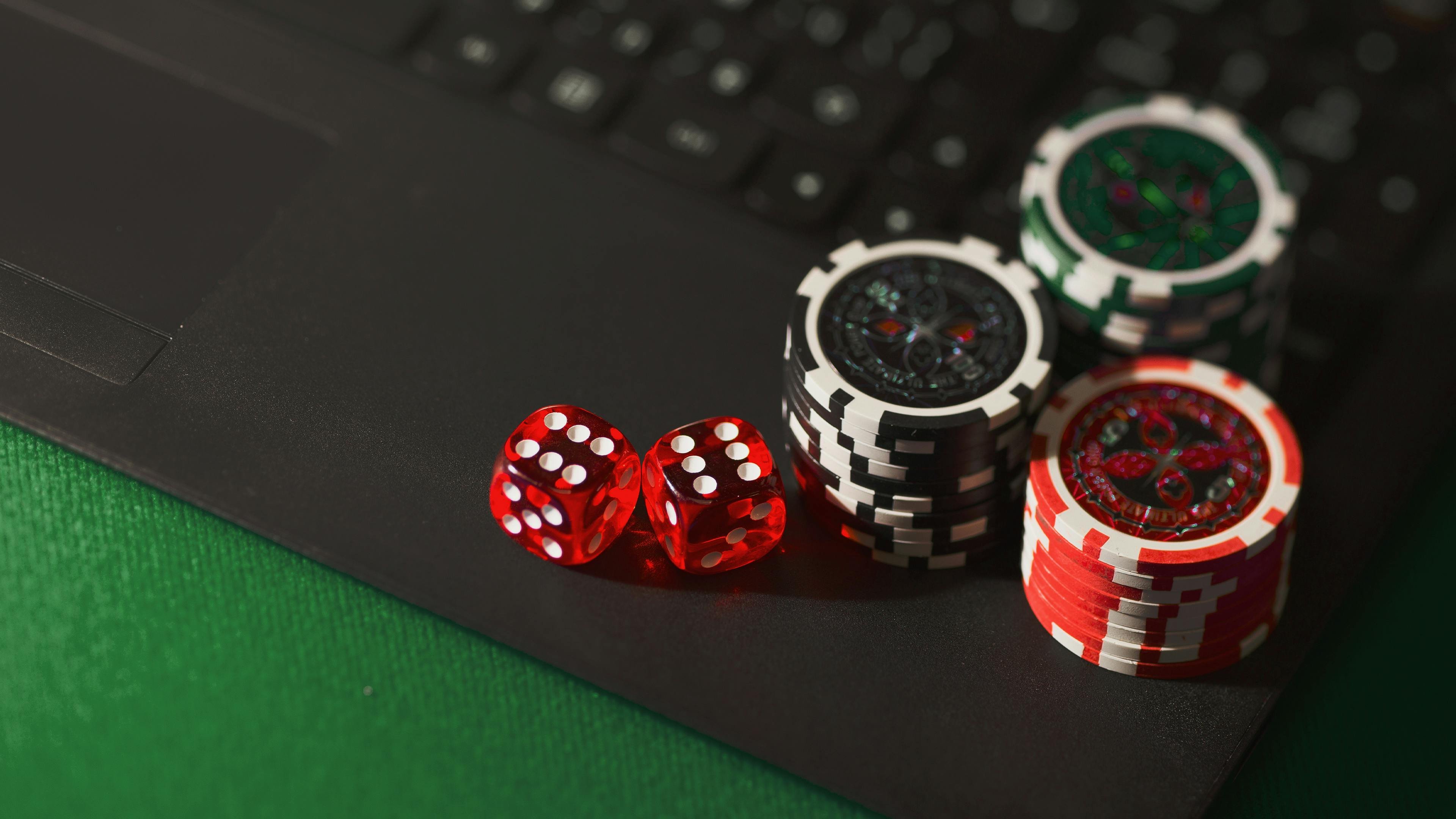 Tampilan halaman Bonus Harian asik77 dengan daftar reward cashback dan free bet harian